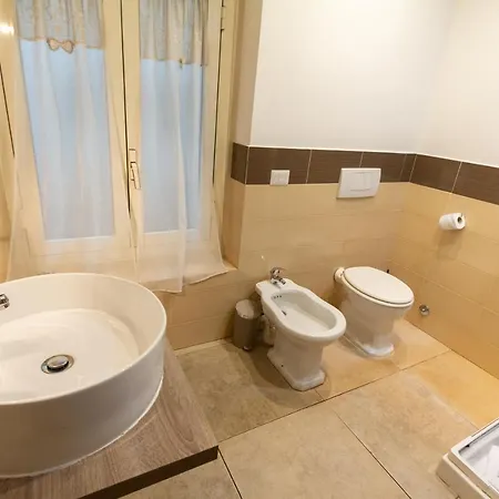 Aurelio Deluxe 4* ローマ