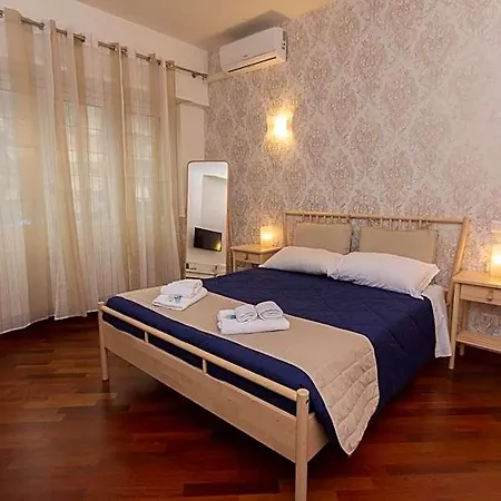 Aurelio Deluxe Πανσιόν 4*